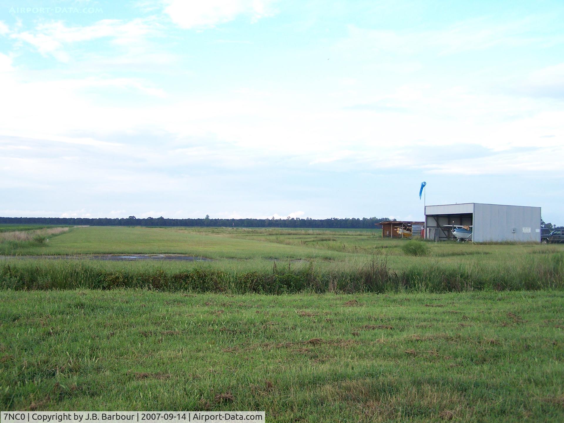 Pamlico Airport (7NC0) - A country airfield