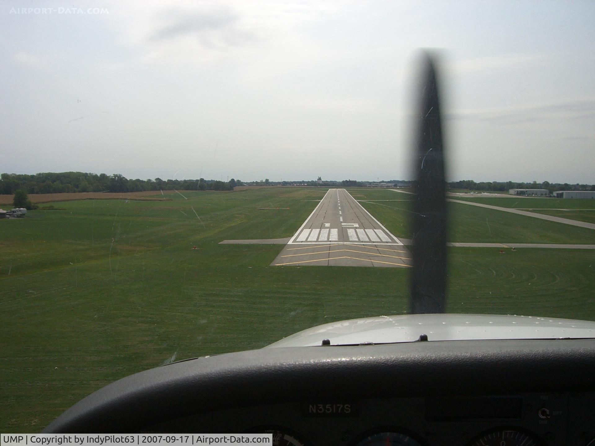 Indianapolis Metropolitan Airport (UMP) - Landing 15 in a C-172R