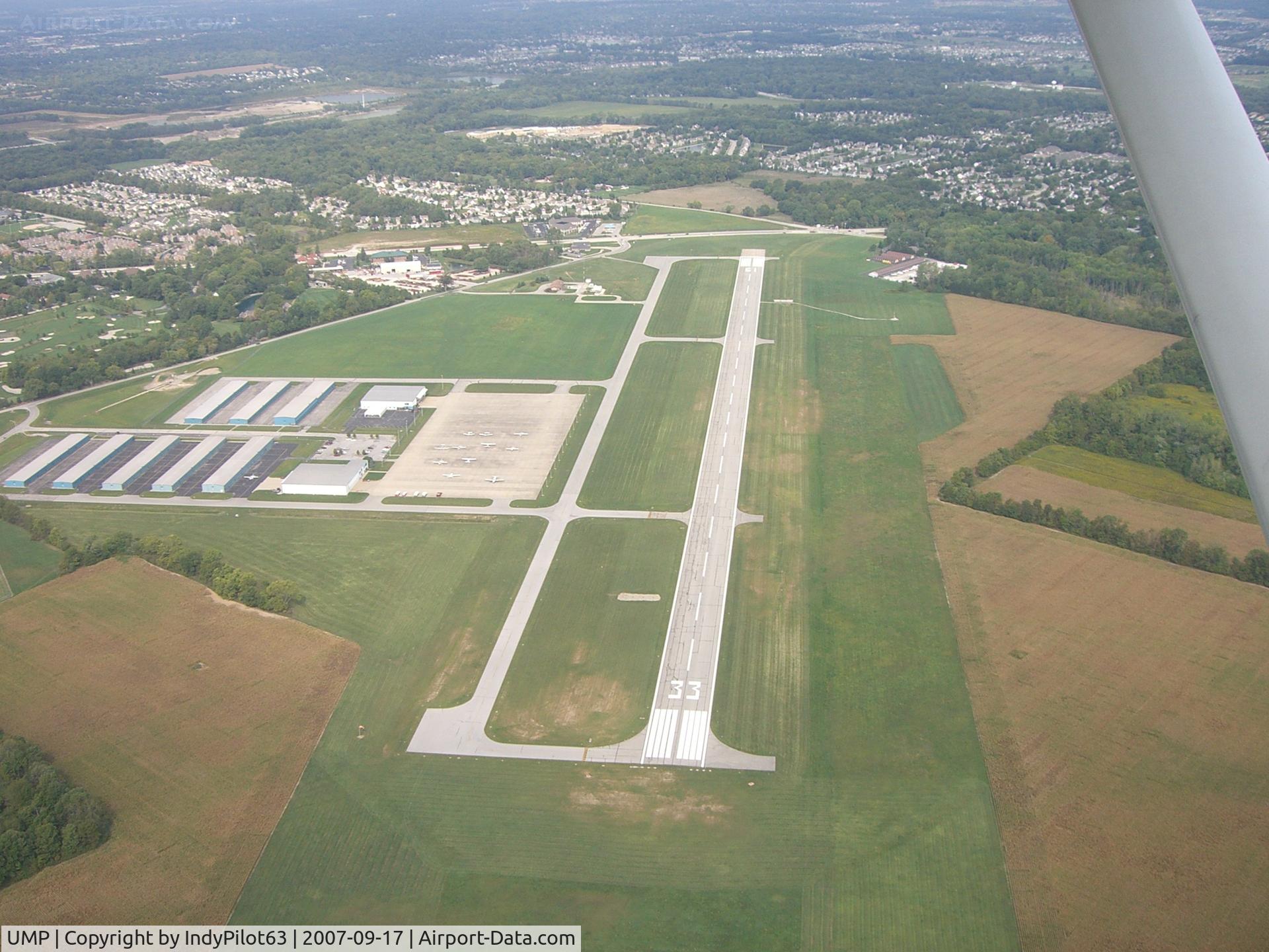 Indianapolis Metropolitan Airport (UMP) - Swinging around 33 on the way to land at 15