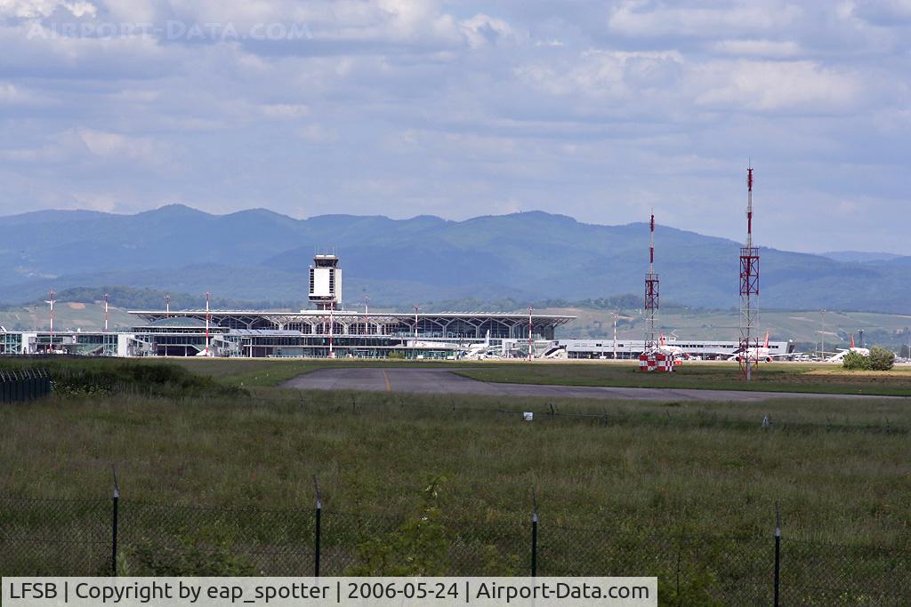 EuroAirport Basel-Mulhouse-Freiburg, Basel (Switzerland), Mulhouse (France) and Freiburg (Germany) France (LFSB) - view from westside