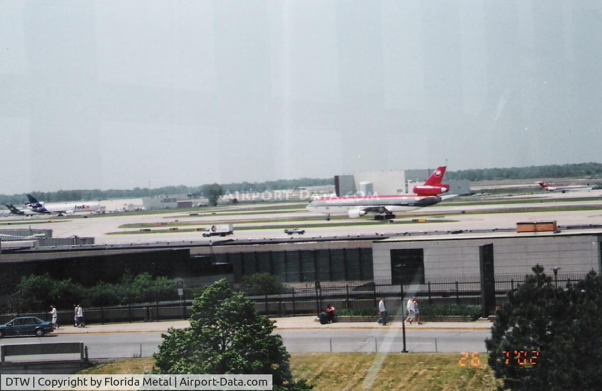 Detroit Metropolitan Wayne County Airport (DTW) - Taken from big blue garage