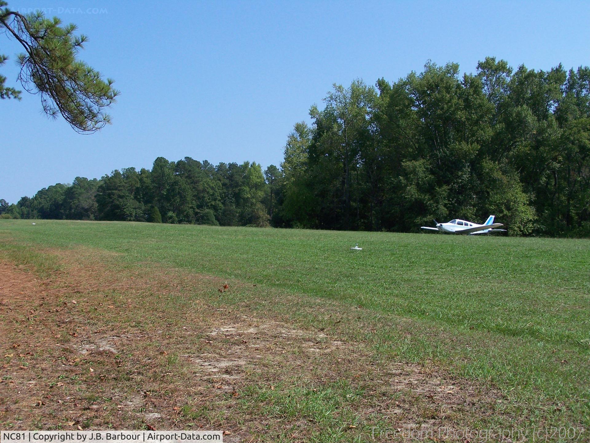 Cox Airport (NC81) - Nice country location