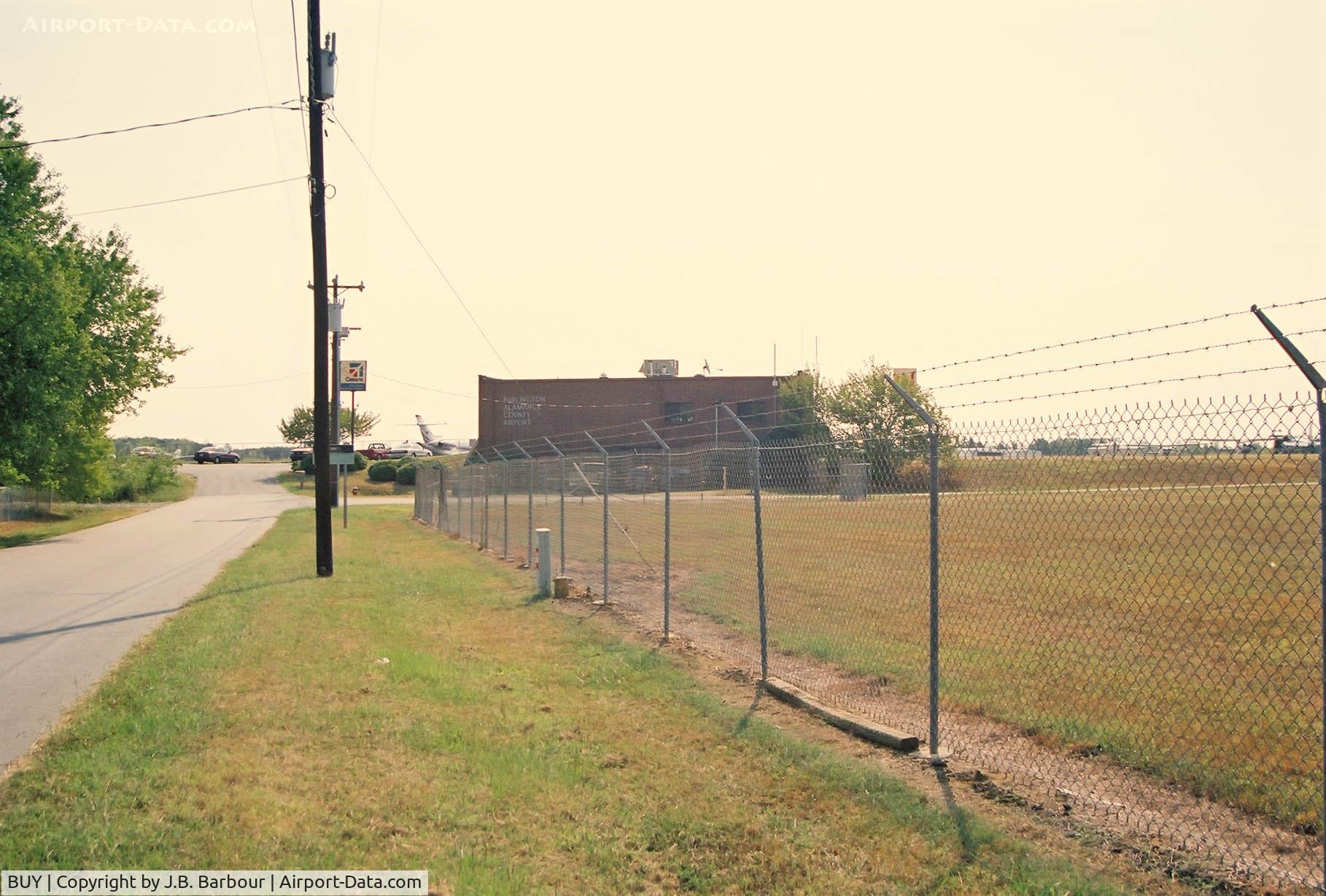 Burlington-alamance Regional Airport (BUY) - Clean facility along with friendly staff.  I just wish I could find some green grass.  The lack of rain has been hard on all these areas.