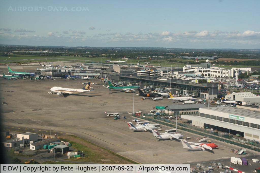 Dublin International Airport, Dublin Ireland (EIDW) - short finals to Dublin