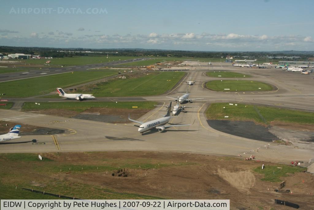 Dublin International Airport, Dublin Ireland (EIDW) - short finals to Dublin