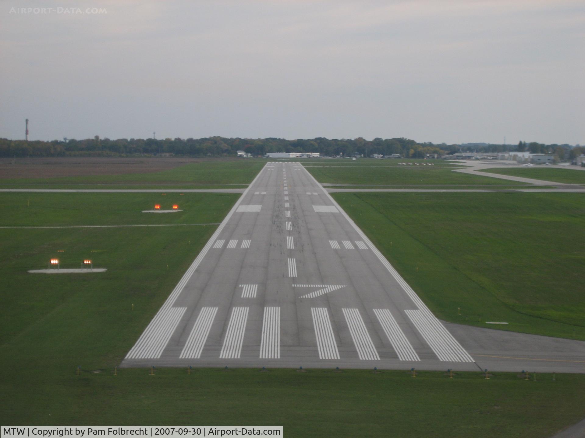 Manitowoc County Airport (MTW) - Runway 17
