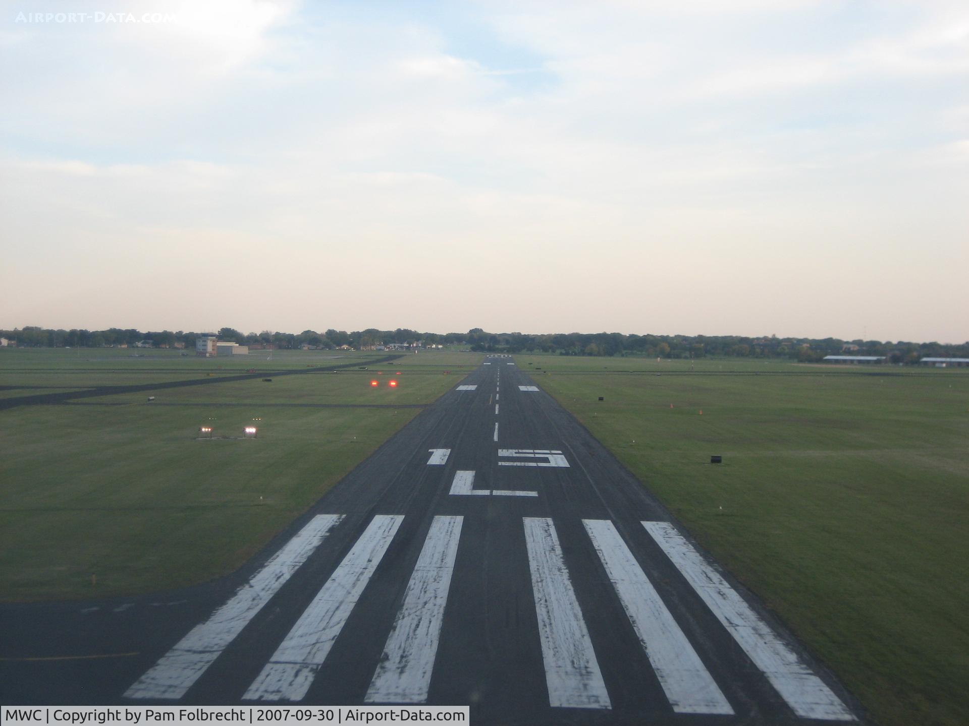 Lawrence J Timmerman Airport (MWC) - Runway 15L