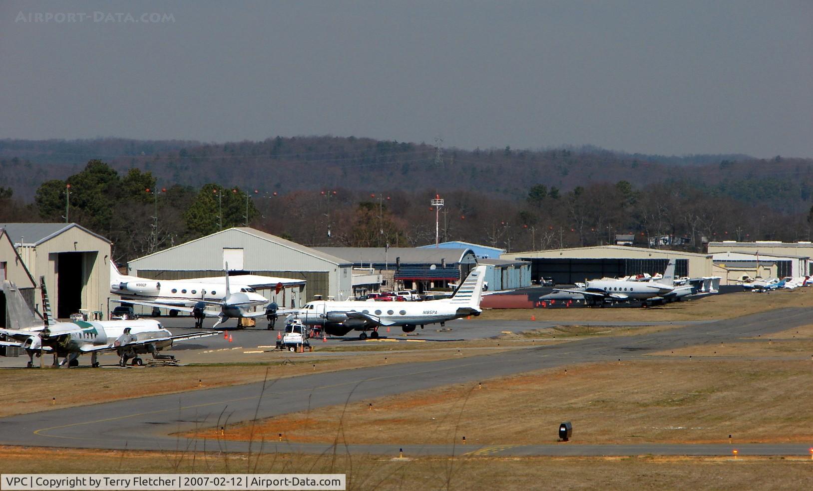 Cartersville Airport (VPC) - Nice view of the aviation mix at Cartersville