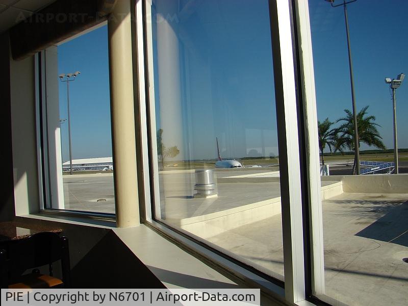 St Petersburg-clearwater International Airport (PIE) - The Restaurant/Lounge on the second floor is a good place for plane spotting