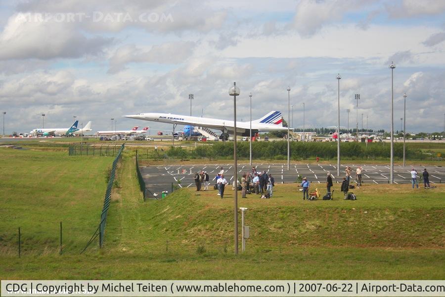 Paris Charles de Gaulle Airport (Roissy Airport), Paris France (CDG) - Paris Charles de Gaulle unofficial spotter area - Concorde F-BVFF in the background