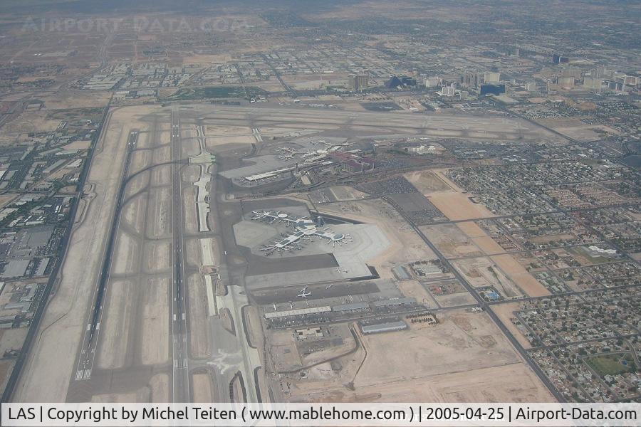 Harry Reid International Airport (LAS) - Thanks to the pilot for the view on the airport !