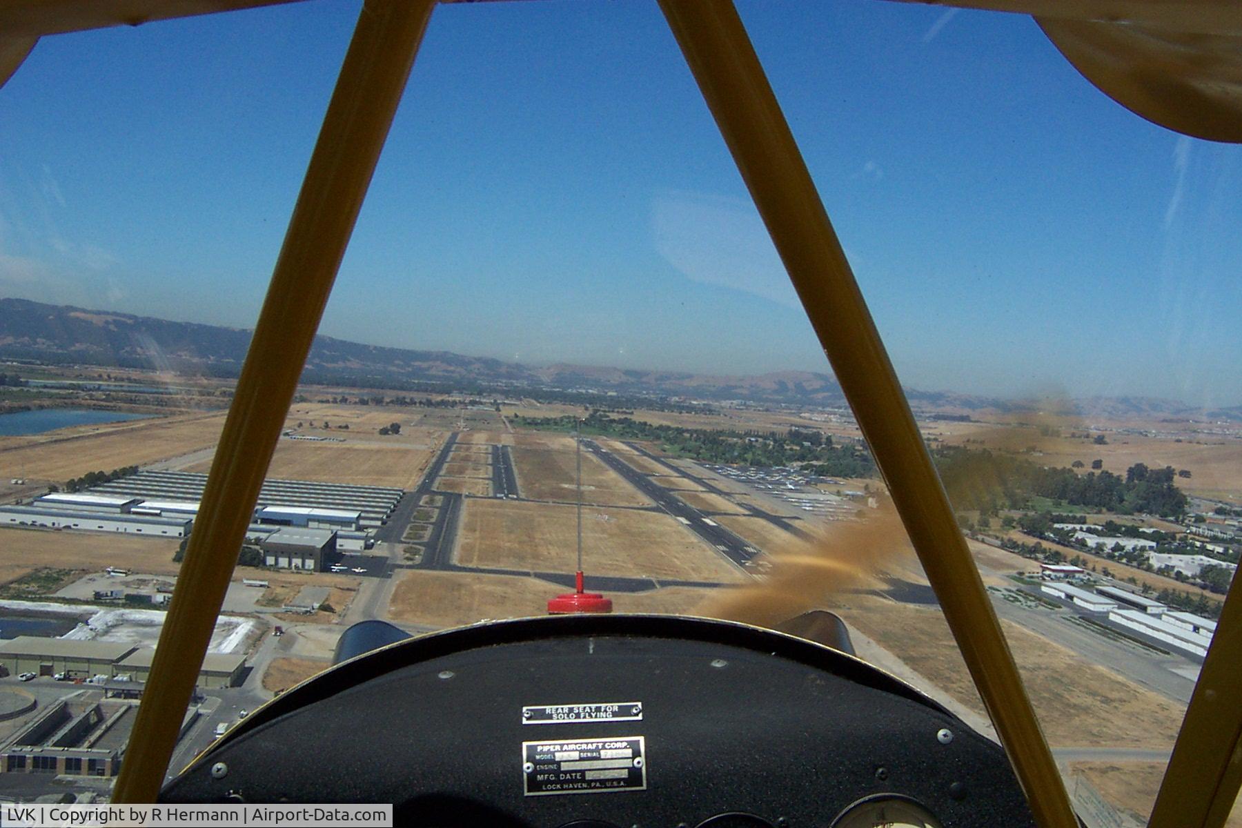 Livermore Municipal Airport (LVK) - Final to 25 Left at LVK