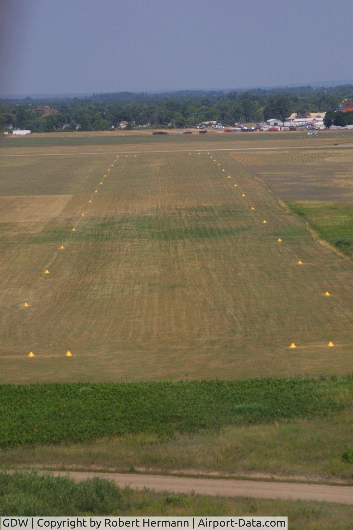 Gladwin Zettel Memorial Airport (GDW) - Runway 15/33
