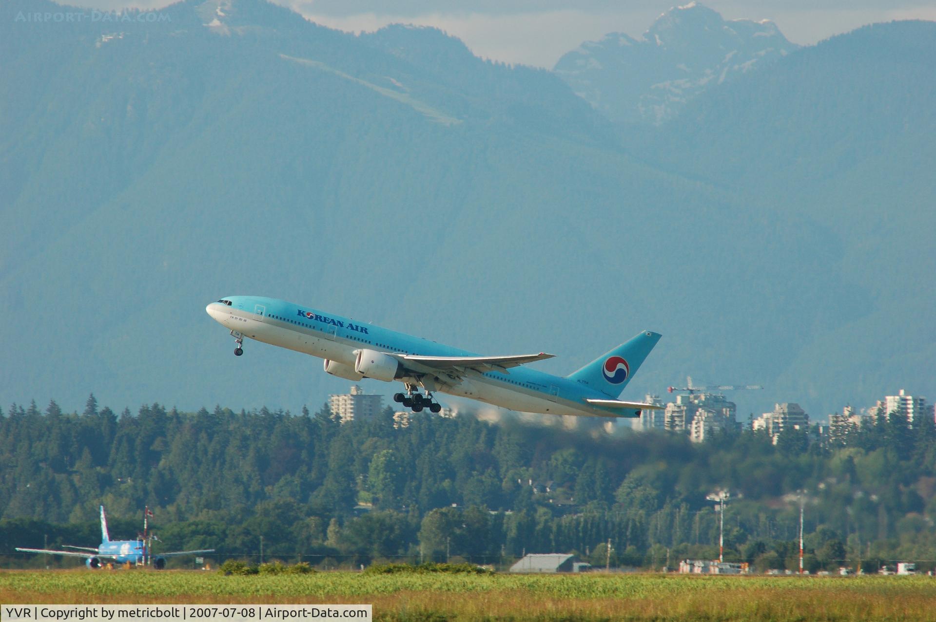 Vancouver International Airport, Vancouver, British Columbia Canada (YVR) - flt. KE8072 to Incheon