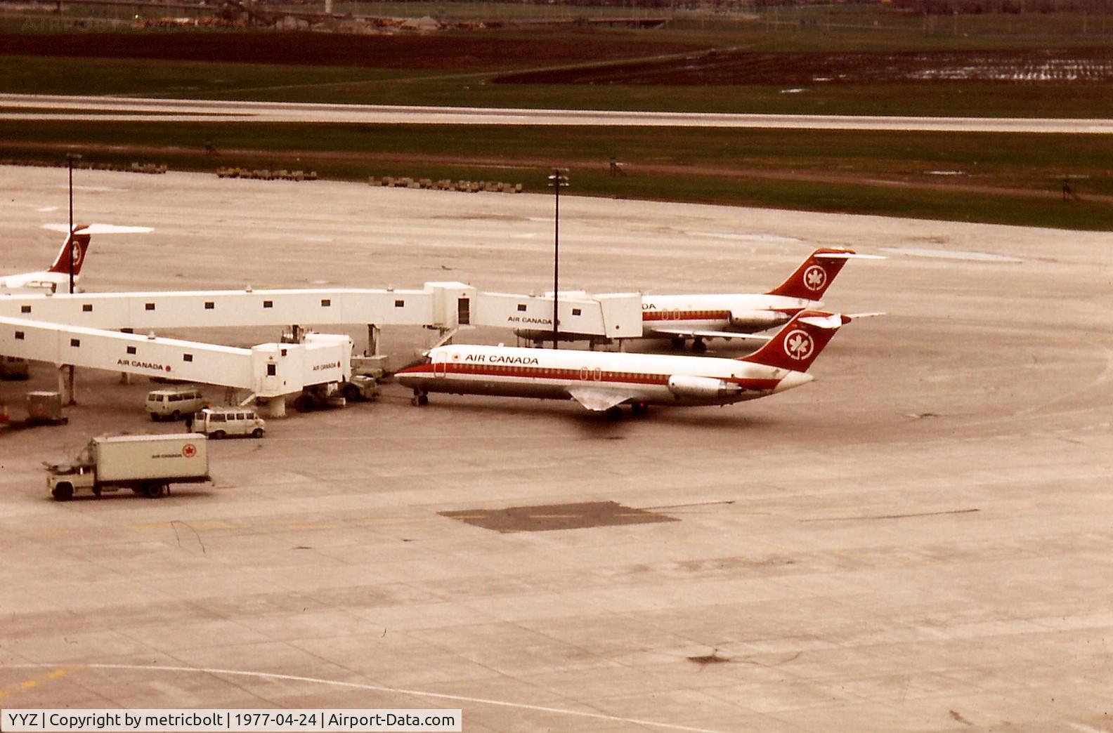 Toronto Pearson International Airport (Toronto/Lester B. Pearson International Airport, Pearson Airport), Toronto, Ontario Canada (YYZ) - Air Canada DC-9s at the Air Canada Terminal 2