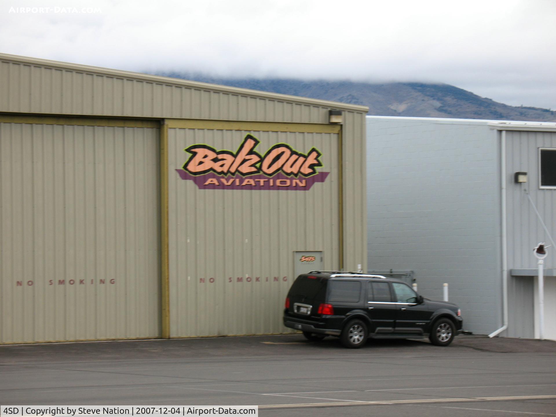 4SD Airport - Balz Out Aviation hangar