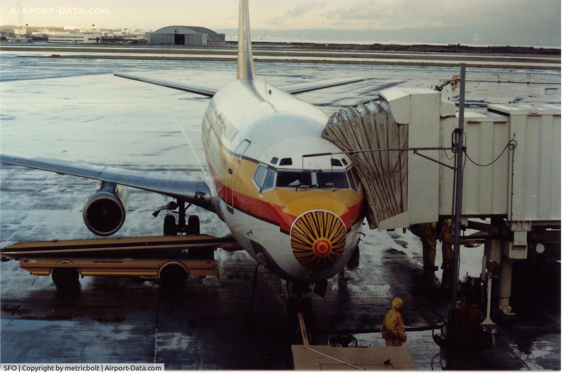 San Francisco International Airport (SFO) - Air California B737 with mismatched radome,1980s
