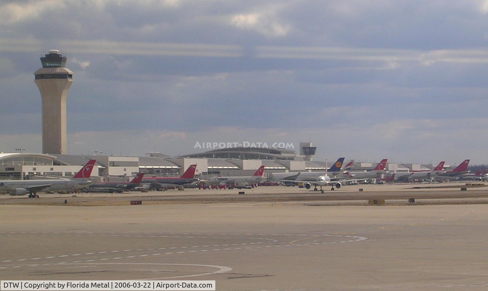 Detroit Metropolitan Wayne County Airport (DTW) - McNamara Terminal