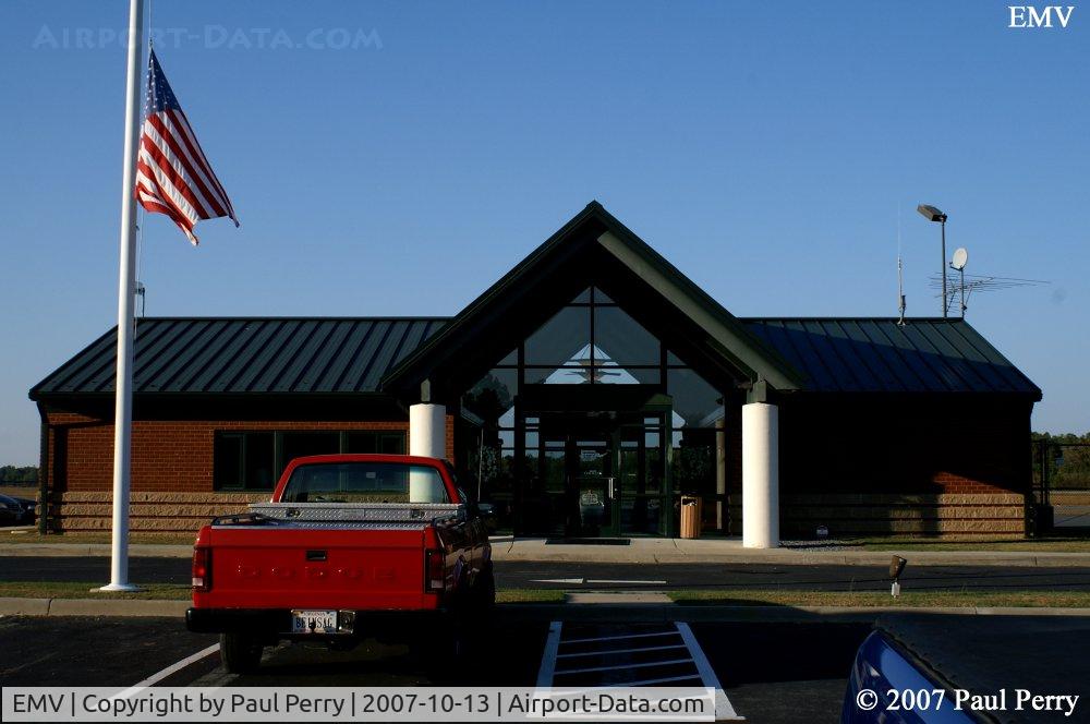 Emporia-greensville Regional Airport (EMV) - Very nice facility