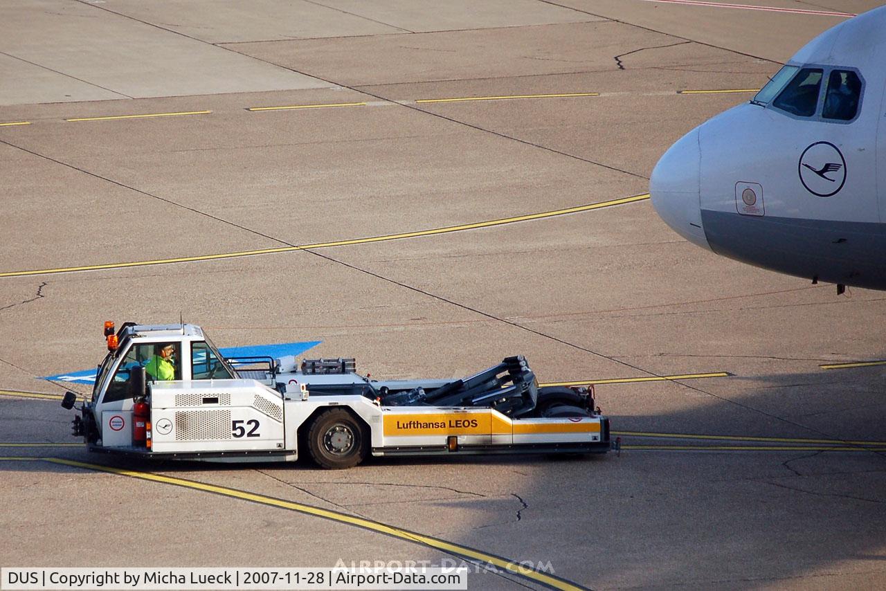 Düsseldorf International Airport, Düsseldorf Germany (DUS) - Tug