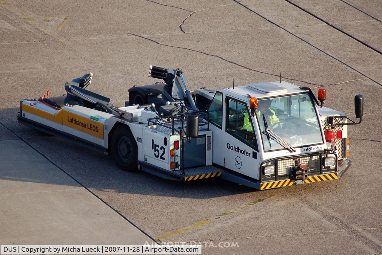 Düsseldorf International Airport, Düsseldorf Germany (DUS) - Tug