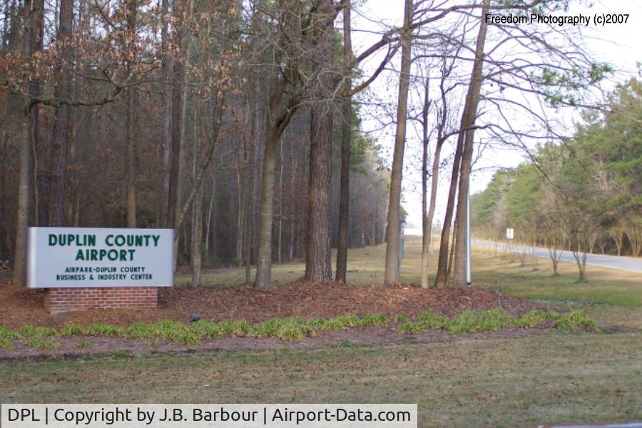 Duplin Co Airport (DPL) - A clean facility.  The staff were friendly and very helpful.