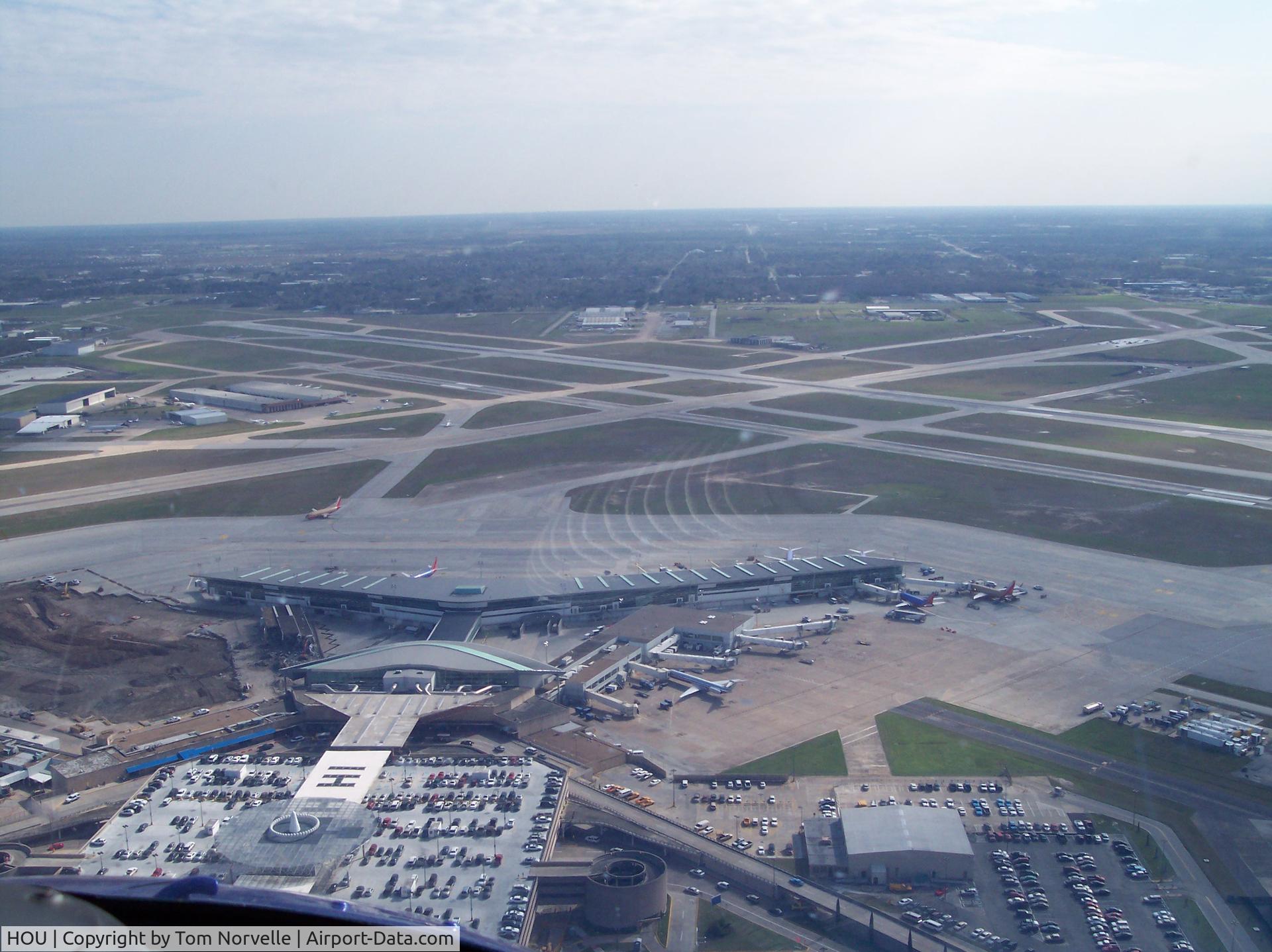 William P Hobby Airport (HOU) - On approach to the South Ramp at KHOU.