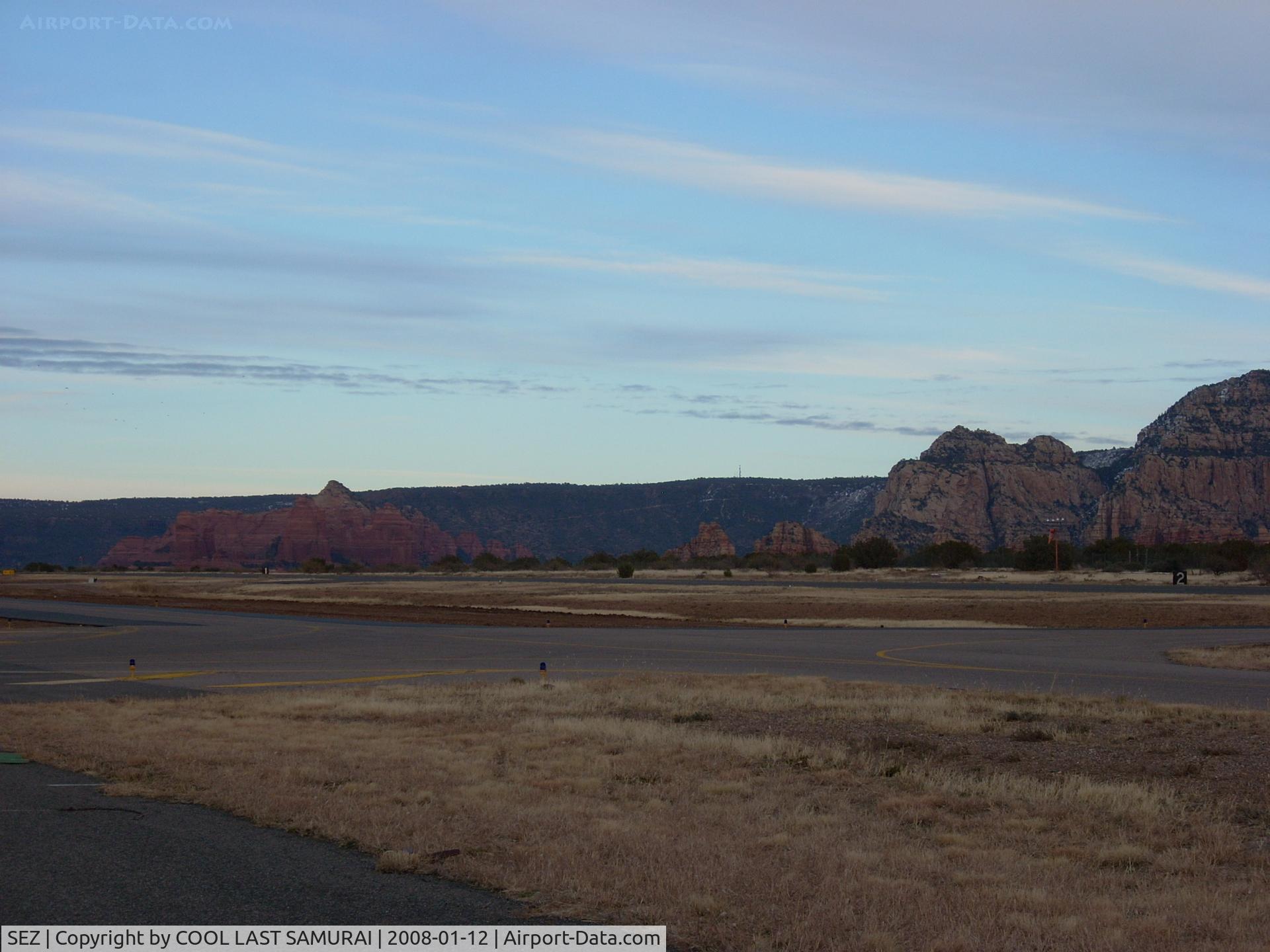 Sedona Airport (SEZ) - Runway and taxiway