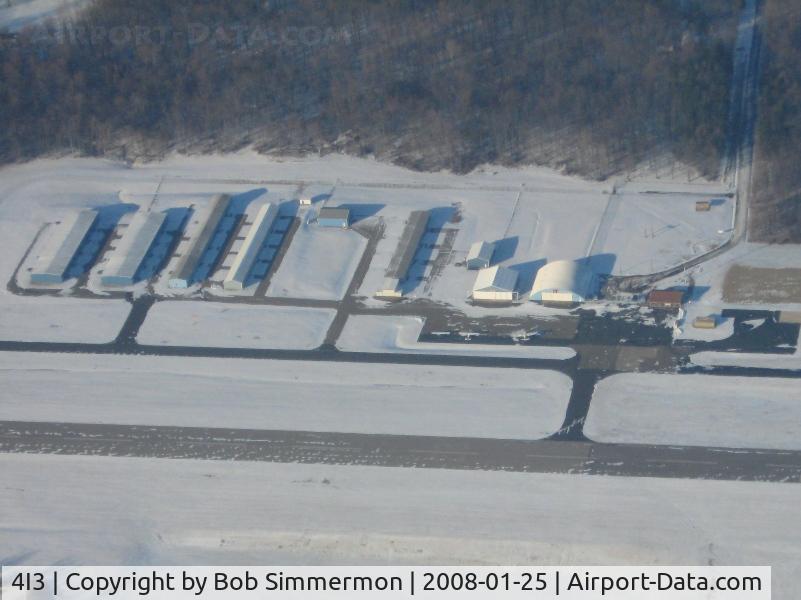 Knox County Airport (4I3) - Closer view of the ramp & buildings
