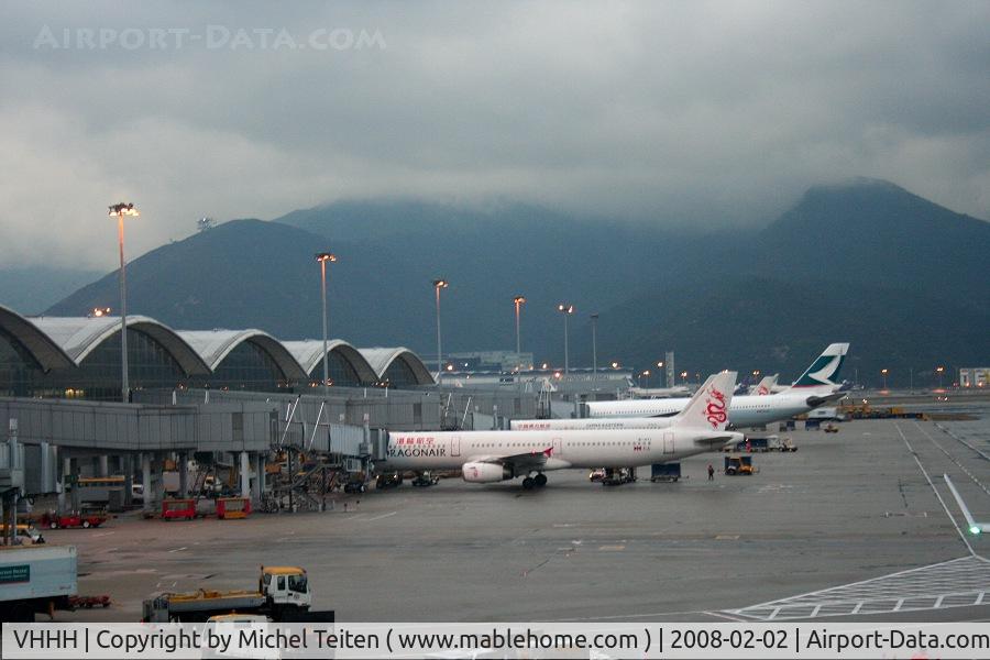 Hong Kong International Airport, Hong Kong Hong Kong (VHHH) - Weather can also be very bad in Hong Kong !