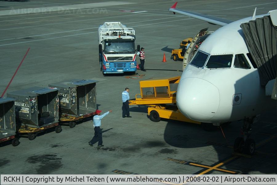 Kaohsiung International Airport, Kaohsiung City Taiwan (RCKH) - A320 from Dragonair prepared for its flight back to Hong-Kong