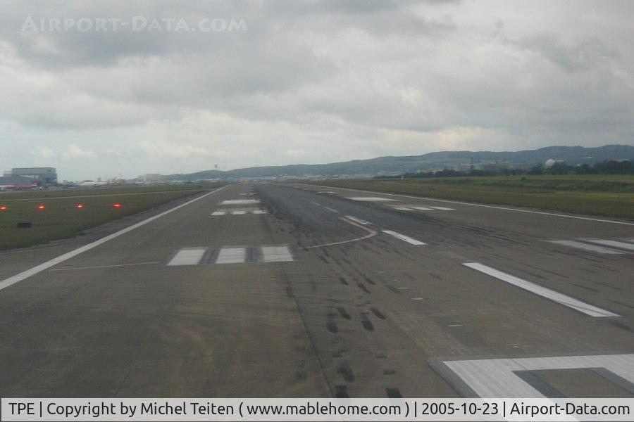 Taiwan Taoyuan International Airport (formerly Chiang Kai-Shek International Airport), Taipei Taiwan (TPE) - Ready for take-off for a flight to Incheon !