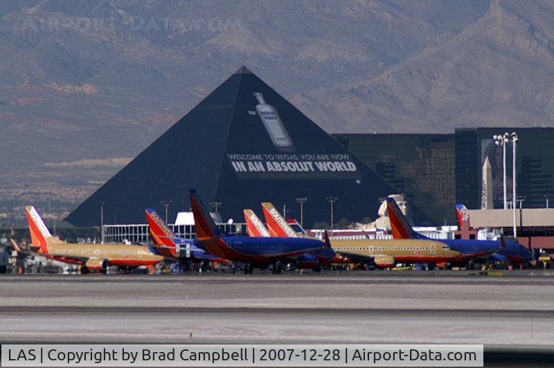Harry Reid International Airport (LAS) - A flock of Yellowbirds and Bluebirds gather at the Luxor.