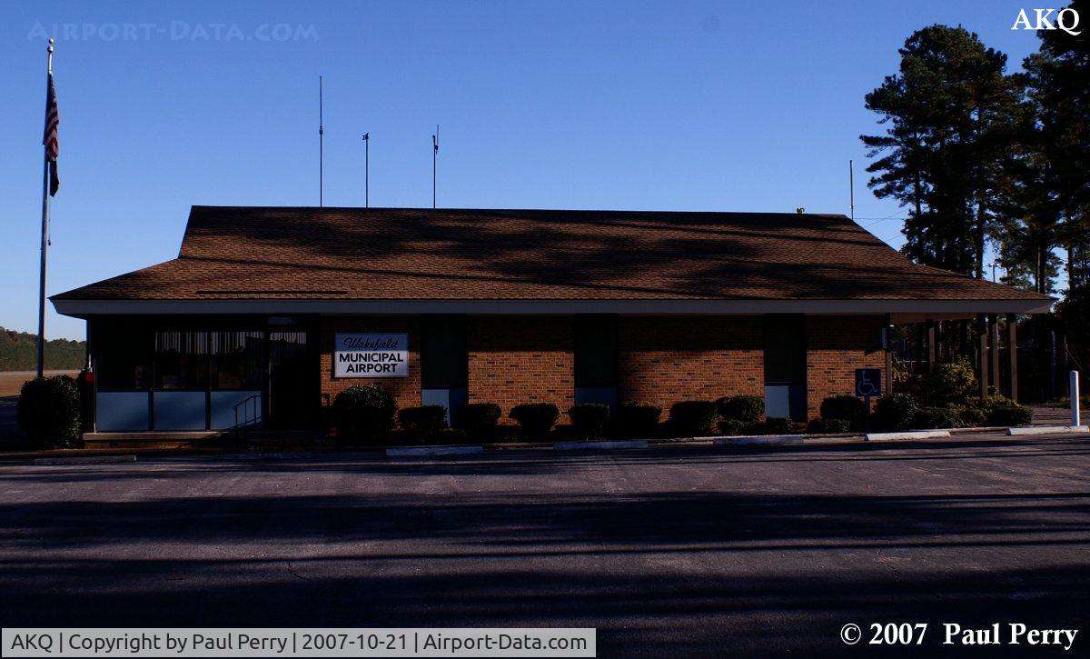 Wakefield Municipal Airport (AKQ) - THE building at Wakefield