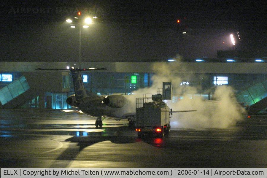 Luxembourg International Airport, Luxembourg Luxembourg (ELLX) - Embraer from Luxair being deiced for an early morning winter flight