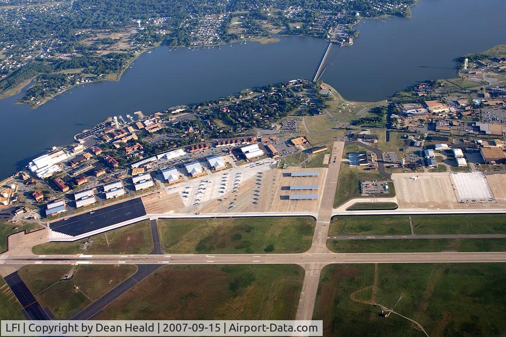 Langley Afb Airport (LFI) - Southeast portion of Langley AFB (KLFI) as seen from Delta Airlines N998DL as we climbed & turned away from Newport News/Williamsburg Int'l (KPHF) enroute to Atlanta (KATL).
