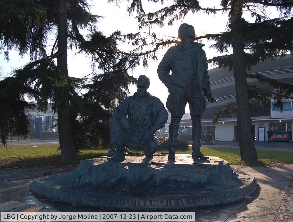 Paris Airport,  France (LBG) - Monument dedicated to the French and Russian military aviators of 2ºWW in Le Bourget Airport.