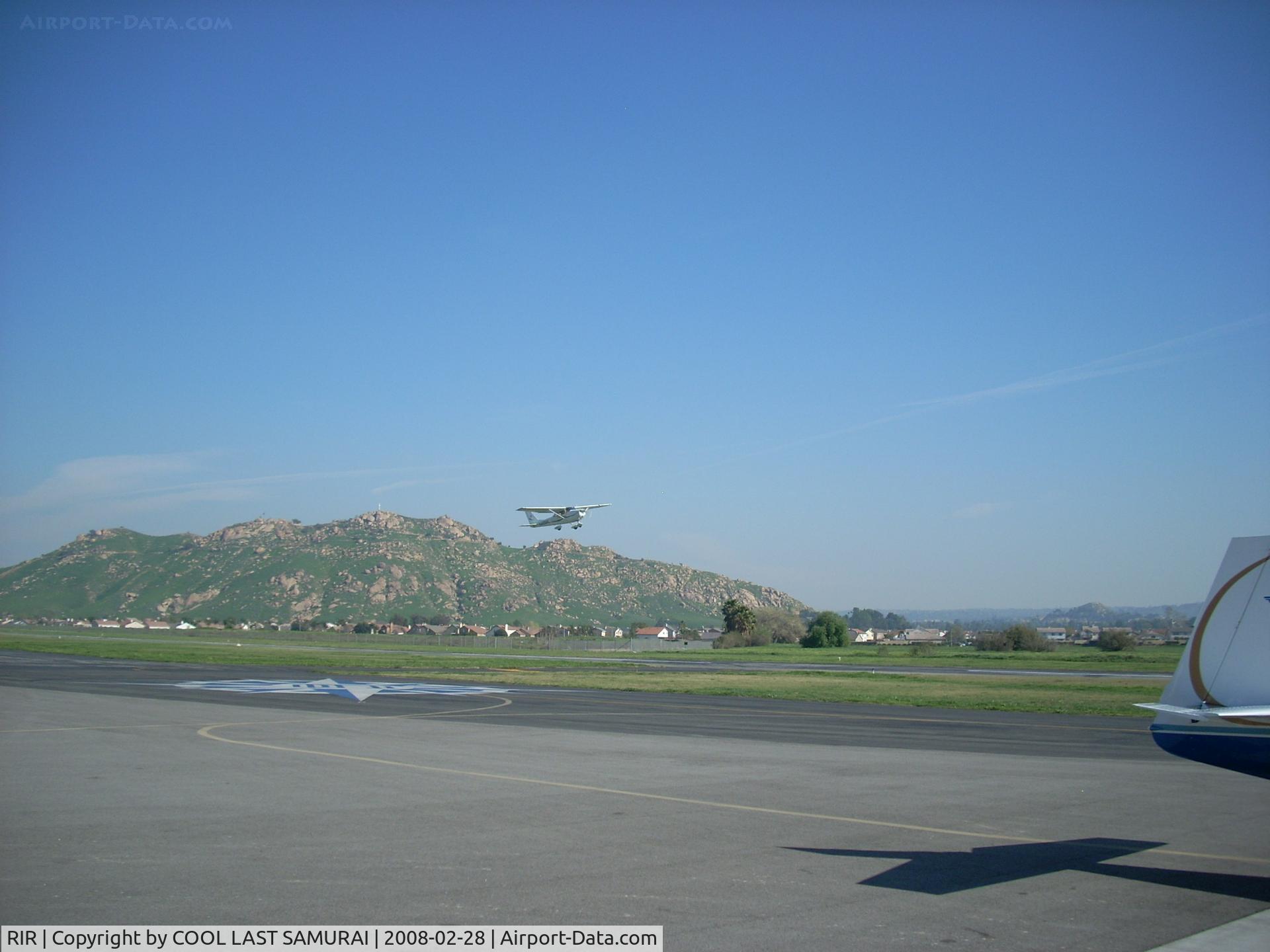 Flabob Airport (RIR) - Cessna172 taking off from RIR Rwy24
