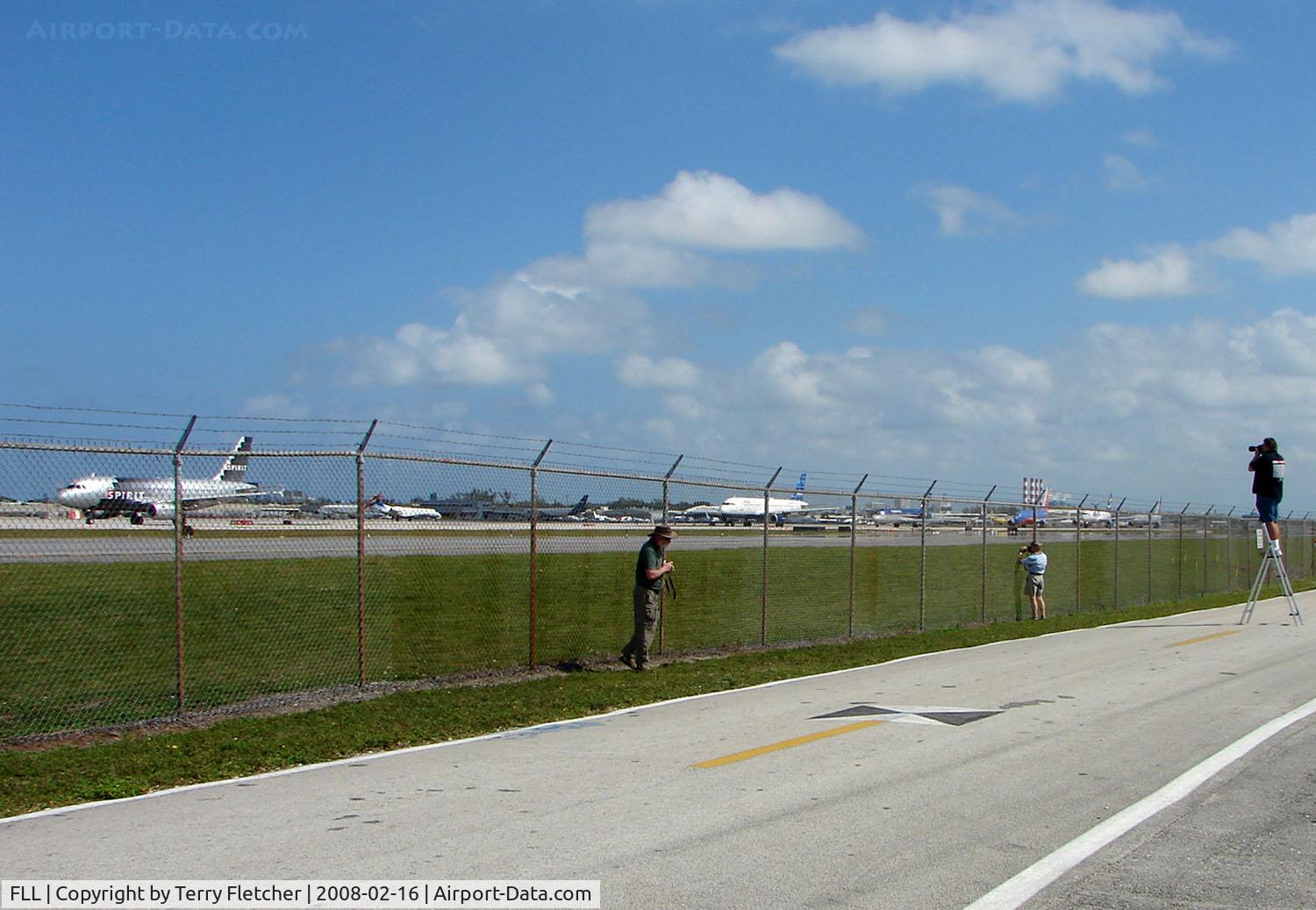 Fort Lauderdale/hollywood International Airport (FLL) - Photograhers especially like the western threshold of Ft.Lauderdale Int - with the sun at their backs all day