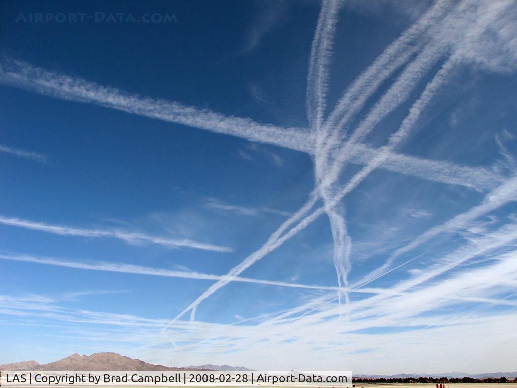 Harry Reid International Airport (LAS) - Contrails over McCarran