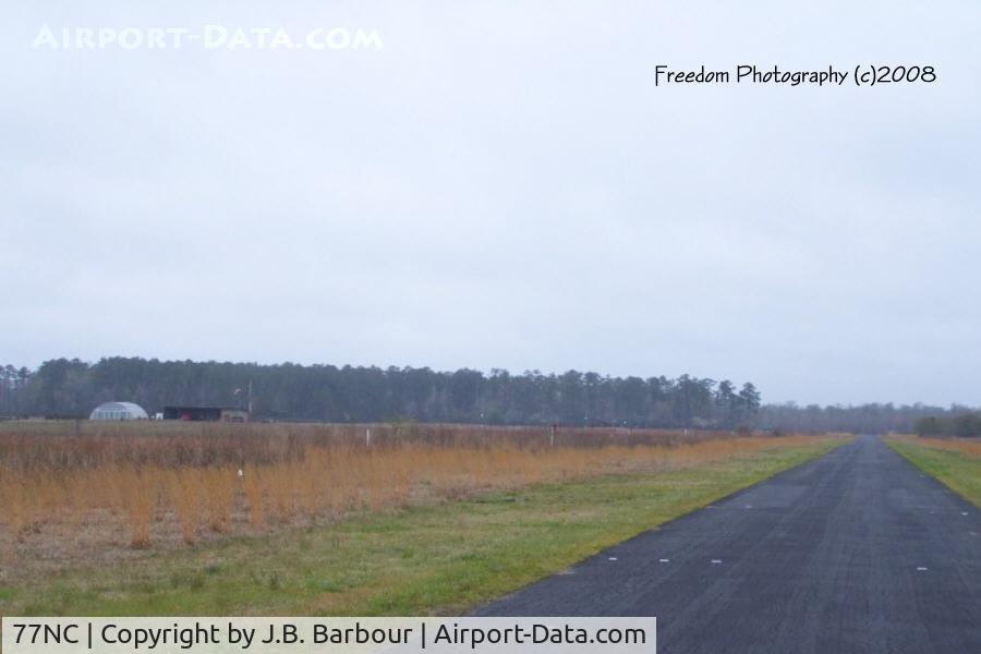 Winnabow Airport (77NC) - A very clean and well maintanance location.