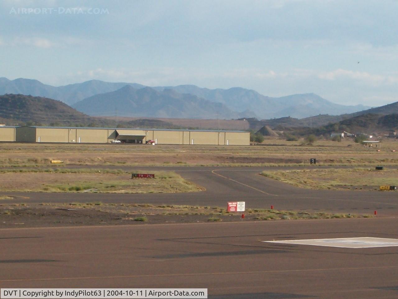 Phoenix Deer Valley Airport (DVT) - Tarmac