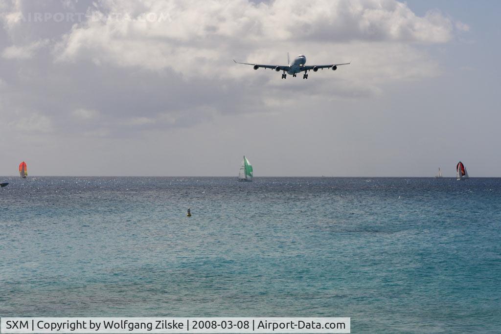 Princess Juliana International Airport, Philipsburg, Sint Maarten Netherlands Antilles (SXM) - AFR A340 approach