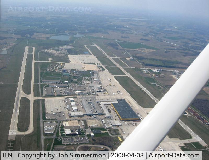 Wilmington Air Park Airport (ILN) - Looking SW from 3000'