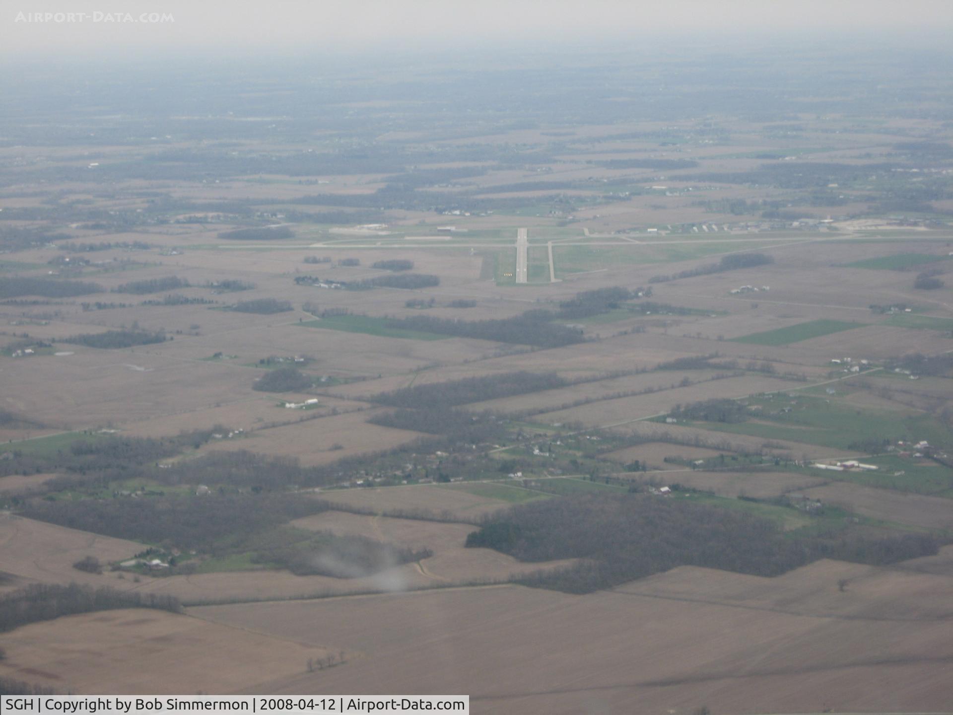 Springfield-beckley Municipal Airport (SGH) - Looking down runway 33