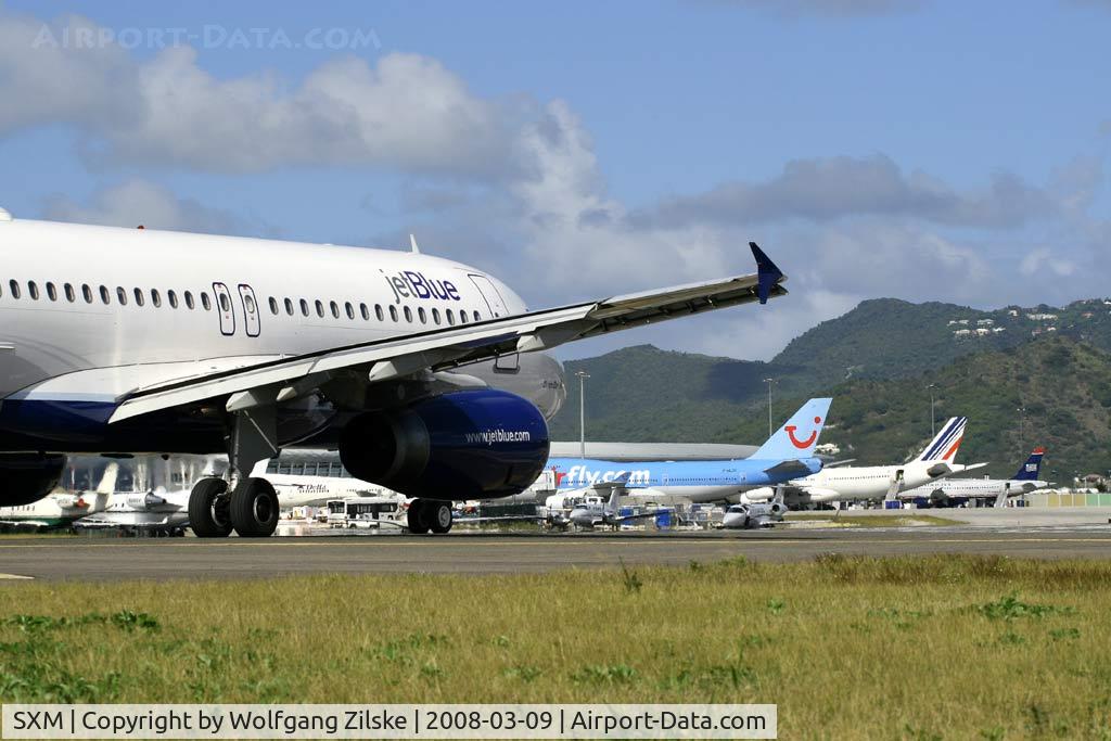 Princess Juliana International Airport, Philipsburg, Sint Maarten Netherlands Antilles (SXM) - Jetblue with SXM