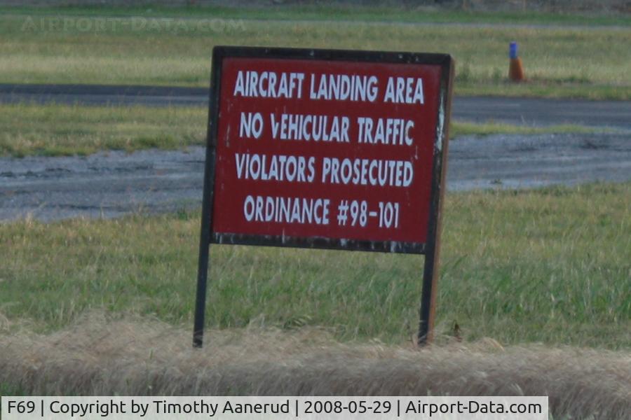 Air Park-dallas Airport (F69) - Don't drive over the runway!