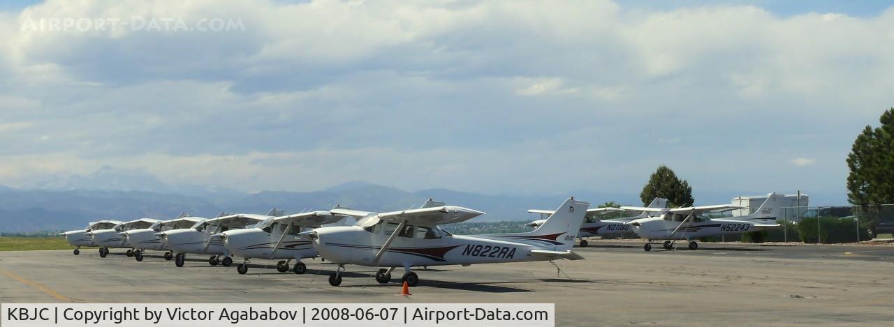 Rocky Mountain Metropolitan Airport (BJC) - 172s lined up...
