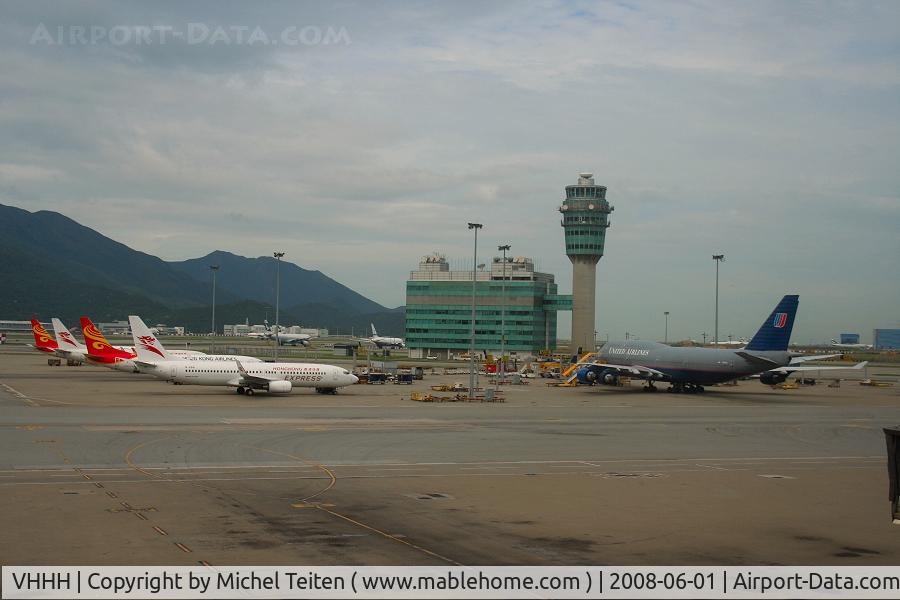 Hong Kong International Airport, Hong Kong Hong Kong (VHHH) - Control tower, 737 from Hong Kong Express and a 747 from United