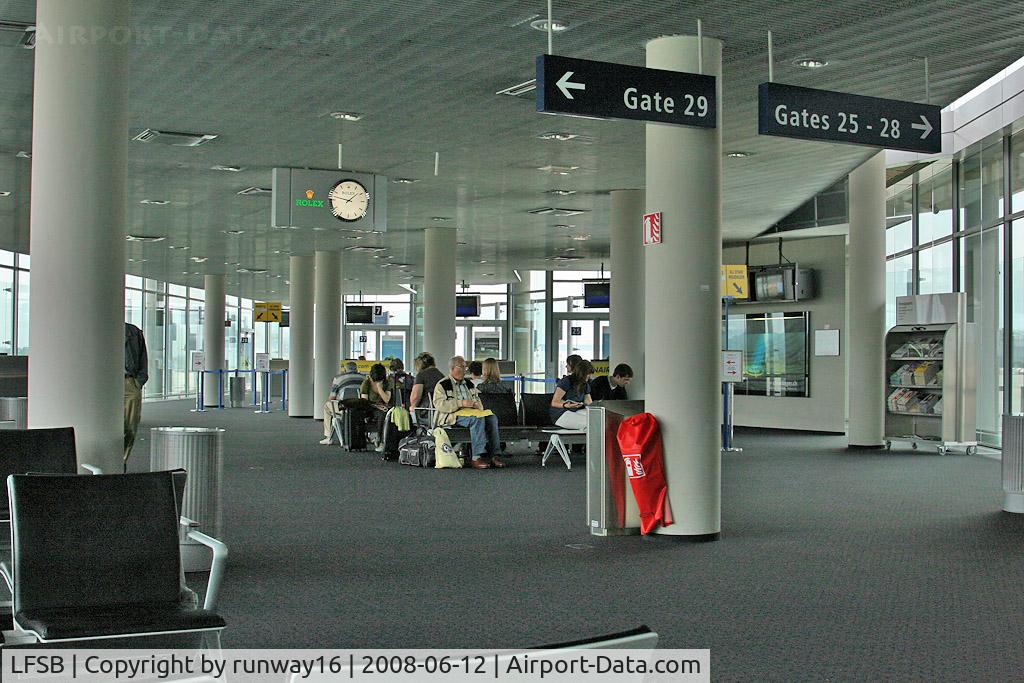 EuroAirport Basel-Mulhouse-Freiburg, Basel (Switzerland), Mulhouse (France) and Freiburg (Germany) France (LFSB) - at Gates